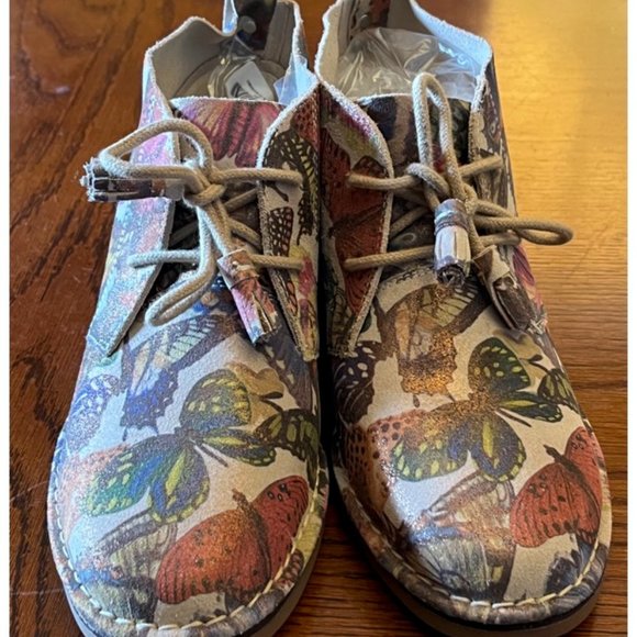 Hush Puppies Chukka Boot NWOT size 9 - Picture 1 of 6